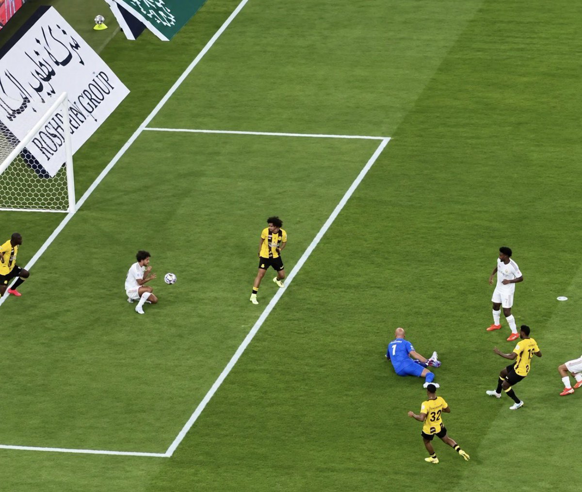QLQ_M's tweet photo. تسلل واضح !! 
#النصر_الاتحاد https://t.co/wA85LjZ8td