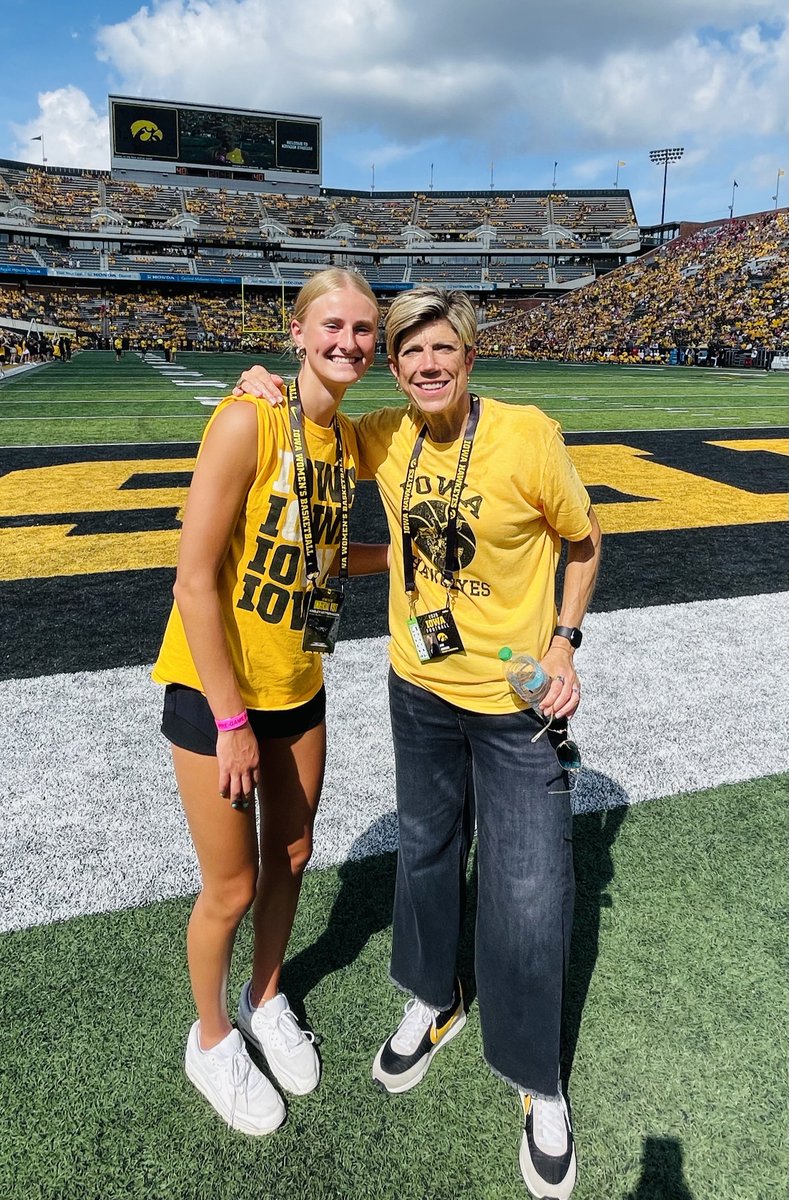 ChadLeistikow's tweet photo. Iowa WBB visitors today at Kinnick Stadium:

2027 6-3 F Sienna Williams of Colorado (blue jean shorts) … official visit

2028 6-4 PF Logan Miller of Minnesota (black)

2028 6-1 SG Kinsley Ketterhagen of Wisconsin (gold)

2028 6-2 SF Bridget Fitzgerald of St. Louis (gray top) https://t.co/iucu6rdHoB