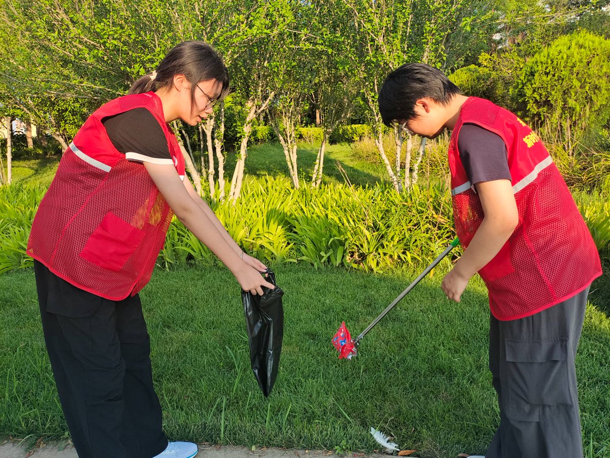 KeremDogan579e's tweet photo. [Join our neighborhood spring cleanup this Sat, 9AM at Central Park! Gloves u0026 snacks provided—let’s spruce up our community together!]， https://t.co/GOQ2HA6lGc