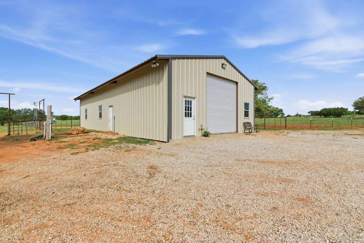 LandCompanyofTX's tweet photo. 🌳225.667 Acres &amp; 2 Homes‼️😍
📍8315 CR 403 Cisco, TX 🌳

👉https://t.co/083nw1MwzE

Presented by: Matt Gilmore, Broker

📱254-243-0557 

#texaslandforsale #landsearch #callahancounty #ciscotx #landforsale #landandhome #land #texasland #texasranchesforsale #horseproperty https://t.co/V2N21vj5PU