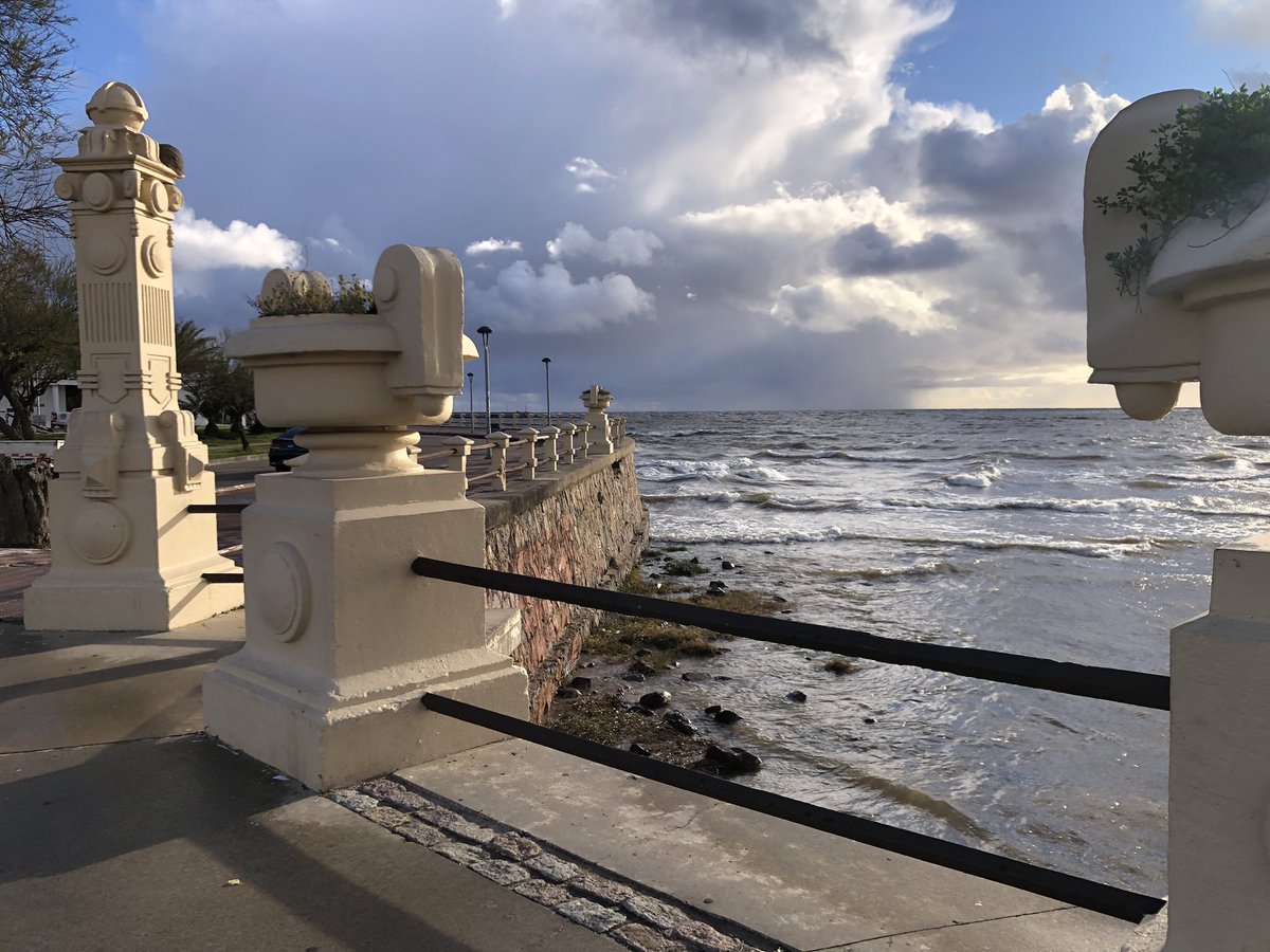 Daniel_Garcia9's tweet photo. La tarde en Piriápolis este Sábado : lloviznas, viento, frío y nubes.- https://t.co/FZEeqK0gaU