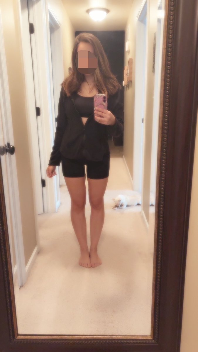 miniimiyaa's tweet photo. kinda wish my gym clothes shrunk with me :( https://t.co/HEoYb9LQgs