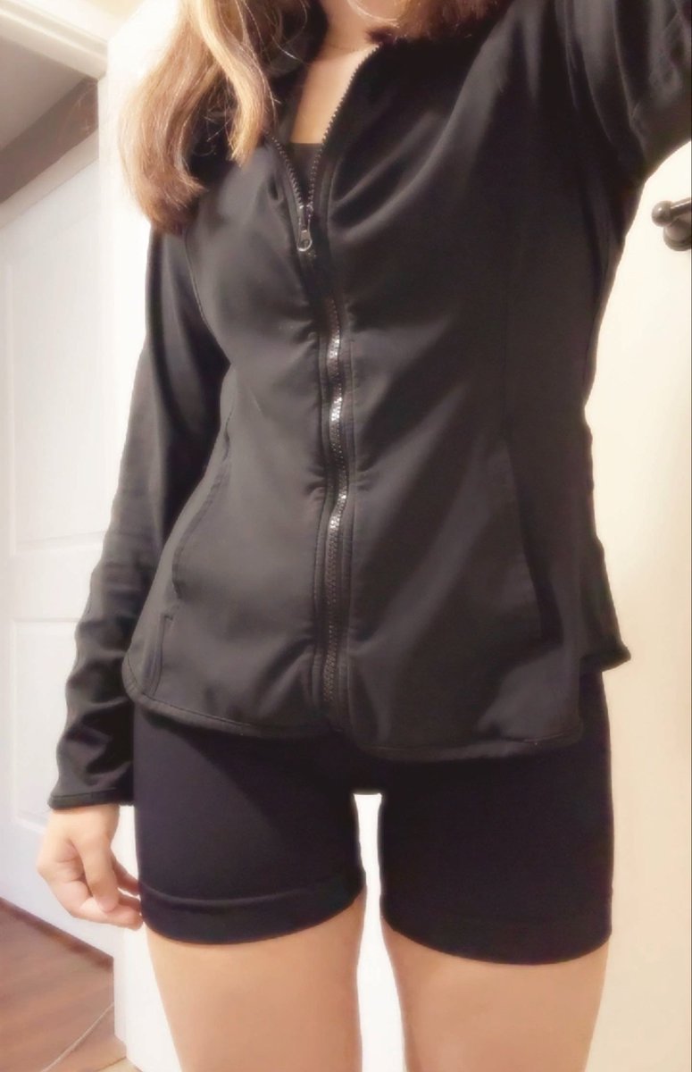 miniimiyaa's tweet photo. kinda wish my gym clothes shrunk with me :( https://t.co/HEoYb9LQgs