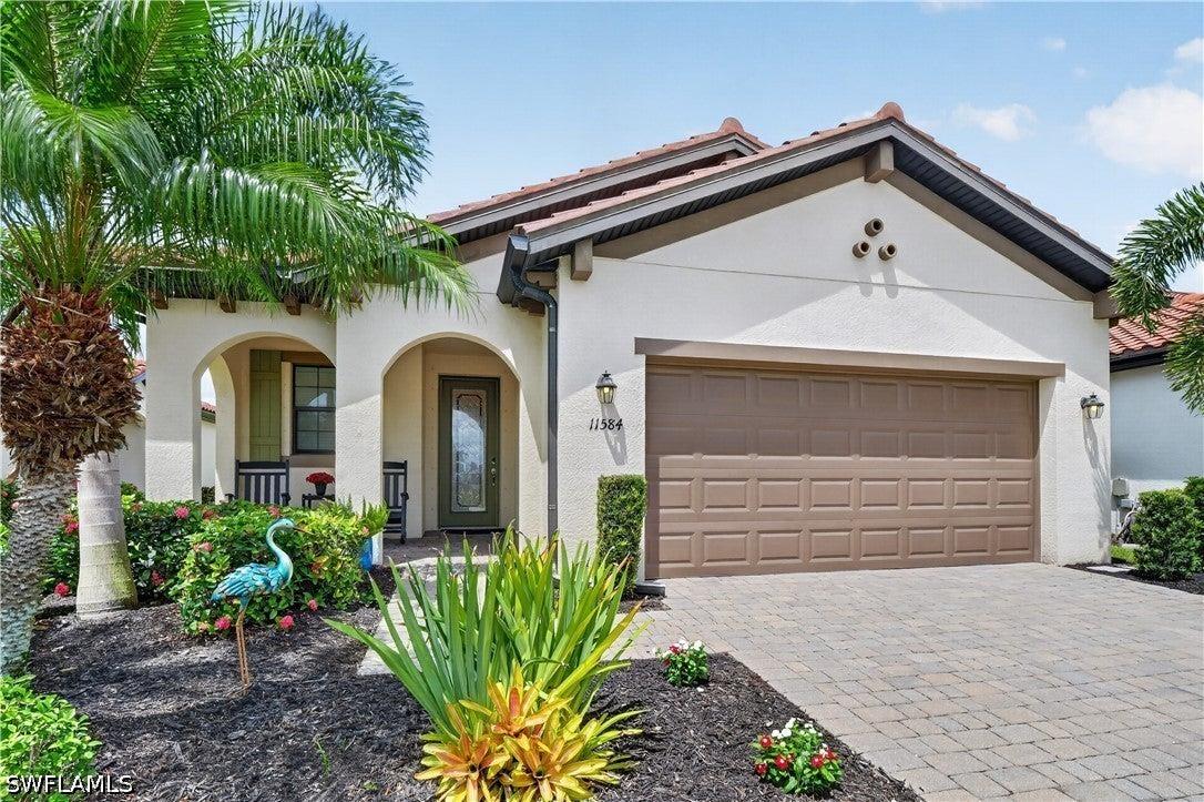 SWFLarea's tweet photo. What a lovely home. If you know someone who's in the midst of a home search, tag them and send them my way! https://t.co/LZ2OTsp9kK