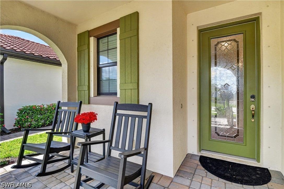 SWFLarea's tweet photo. What a lovely home. If you know someone who's in the midst of a home search, tag them and send them my way! https://t.co/LZ2OTsp9kK