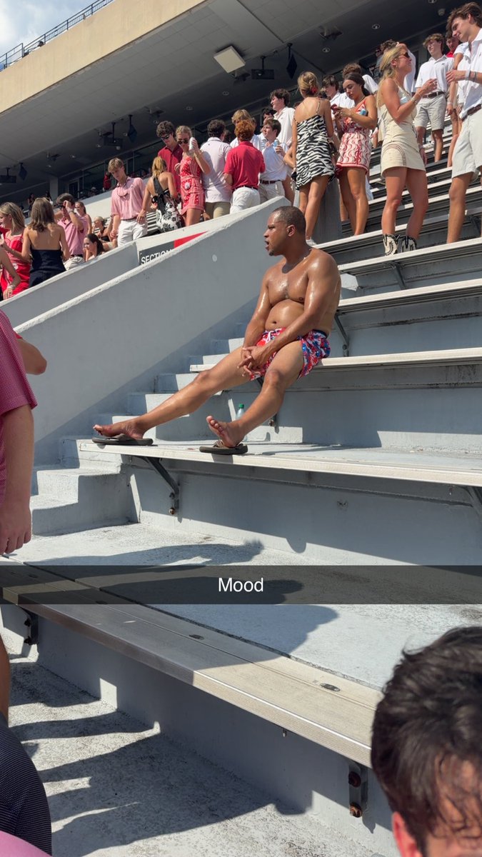 ugabarstool's tweet photo. Season opener:
 DAWGS: 35 - 0 https://t.co/UbhySYlwZu
