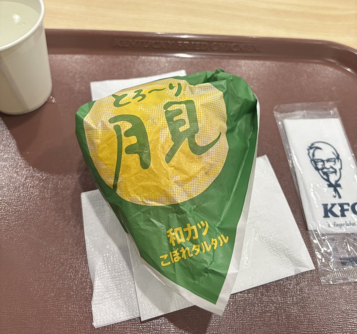 tomo3333333333's tweet photo. ケンタッキーの月見和カツ美味しかった🌕なんか見た目が写真のイメージと違う笑 https://t.co/GciThYt0zW