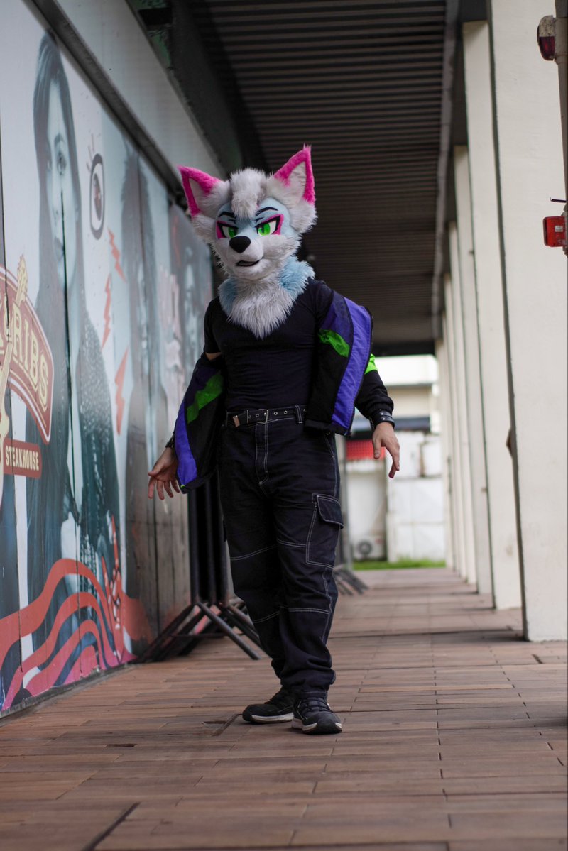 sayurifoxart's tweet photo. Miss me?🦊🔥

📷 ruiva.foto 
.
.
.
.
.
#furry #fursuit #streamer #geek #furryfandom https://t.co/aDeyGhJePk