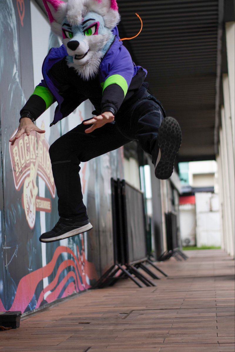 sayurifoxart's tweet photo. Miss me?🦊🔥

📷 ruiva.foto 
.
.
.
.
.
#furry #fursuit #streamer #geek #furryfandom https://t.co/aDeyGhJePk