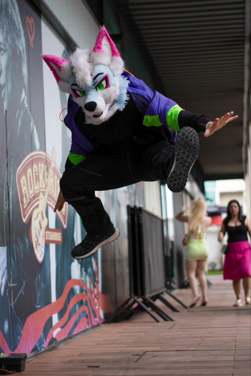 sayurifoxart's tweet photo. Miss me?🦊🔥

📷 ruiva.foto 
.
.
.
.
.
#furry #fursuit #streamer #geek #furryfandom https://t.co/aDeyGhJePk