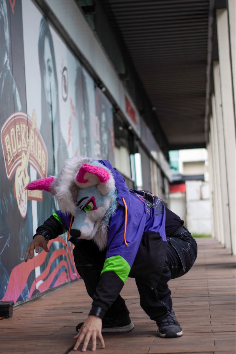 sayurifoxart's tweet photo. Miss me?🦊🔥

📷 ruiva.foto 
.
.
.
.
.
#furry #fursuit #streamer #geek #furryfandom https://t.co/aDeyGhJePk