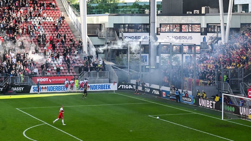 occhipinti583's tweet photo. 💥 Interrotta Utrecht-Go Ahead Eagles per lancio di fumogeni, l'arbitro ha disposto il rinvio definitivo.
🦅Gli ospiti conducevano per 1-3 con 25 minuti ancora da giocare.
.
.
.
#eredivisie #utrecht #goaheadeagles #football https://t.co/YFLoMv4k49