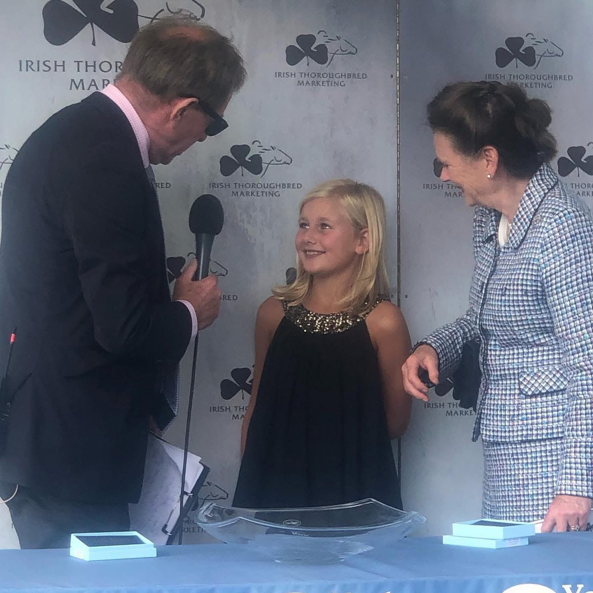 RunningForRW's tweet photo. Wow. Throwback to 5 years ago when I was lucky enough to be invited to @yorkracecourse by the fabulous Mr &amp; Mrs W after my first fundraiser for @Racingwelfare . They spoilt me &amp; looked after me so well. Some of my favourite people now.
Plus my first meeting with @tommoracing https://t.co/lyEv7rZYNj