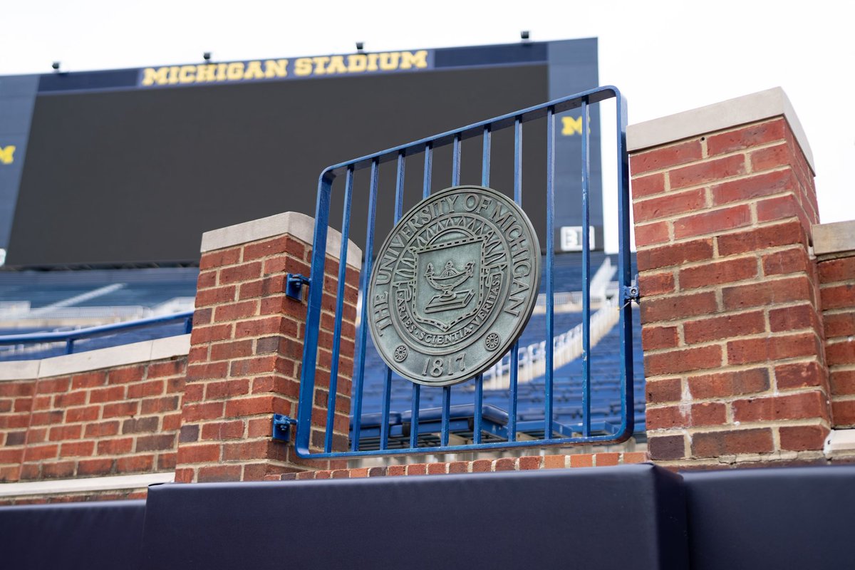 UMichFootball's tweet photo. The stage is set 🏟️ https://t.co/nY7wAPjHwb