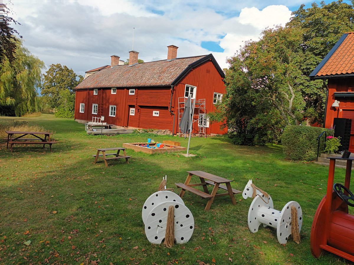 kristallnaach's tweet photo. #Kyrkogårten🌺#Kloster 🐝#Vreta
#Blühwiesen🌸für die🌱#Bienchen
#Kyrka🦌#Schweden 🇸🇪 #Sverige
😎#Stuga🌳im #Wald 🌊 am #See😝
#ÖrebroLän26😁🫎 #Elchenländle26
😍#Schweden26🦌#Elchenländle 🇸🇪 https://t.co/S1xEesaeiZ