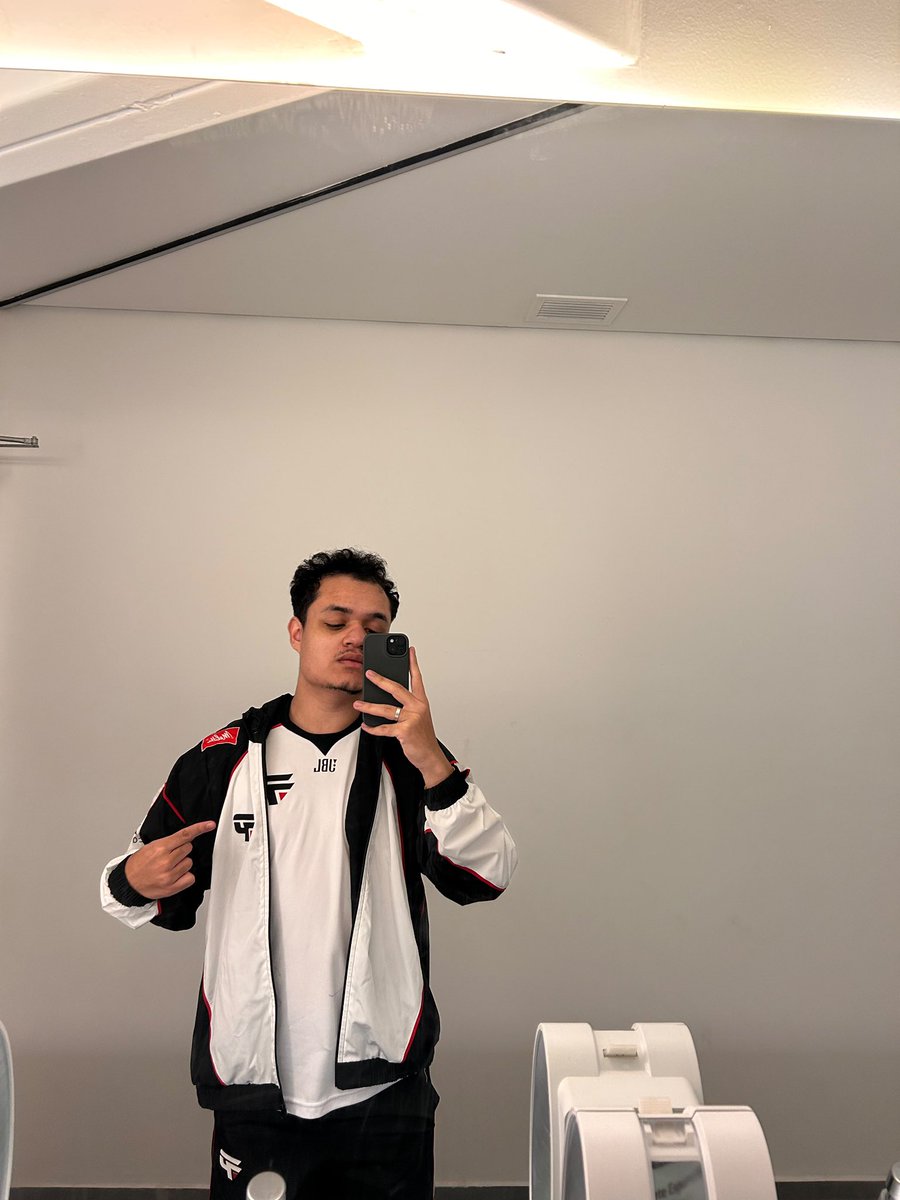 Carioklol's tweet photo. revanche!!!!!!! vencemos por 3-1 da Keyd.

corta vento buff, semana que vem tá na loja!!!!! #GOpaiN https://t.co/wIHVVSH3fy