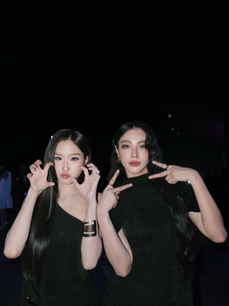 AdliaD12's tweet photo. black _ Fayeatom 🖤

#fayeatom #FayePeraya #fypシ゚viral #FayeMalisorn
https://t.co/hVPdCdODBG https://t.co/6WXMcTKVgD
