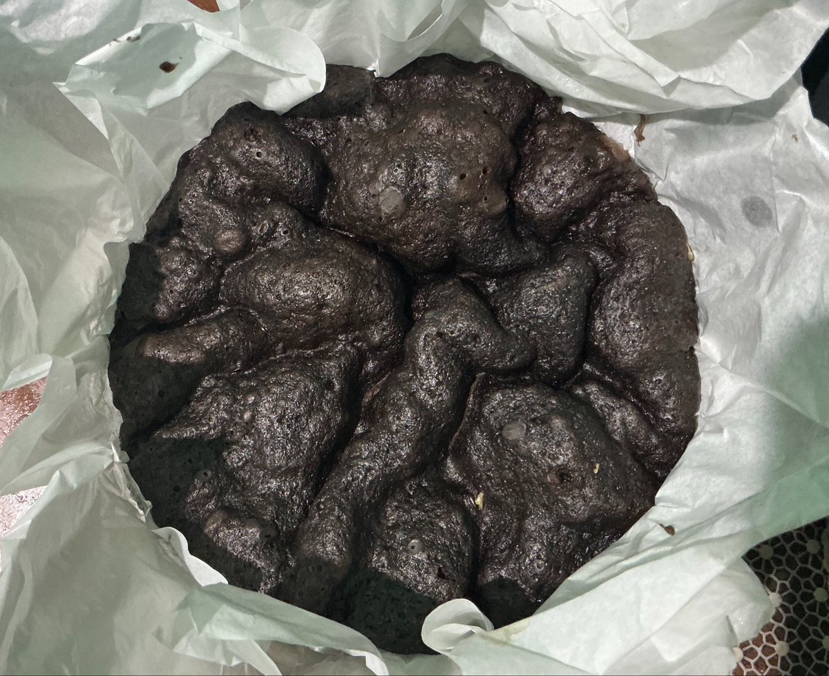 ggrayscale_'s tweet photo. gbs tidur, jd gue memilih bikin kue tengah mlm sambil nonton miauw aug ketimbang ngerjain skripsi 💃🏼 https://t.co/hz80l8o1pS