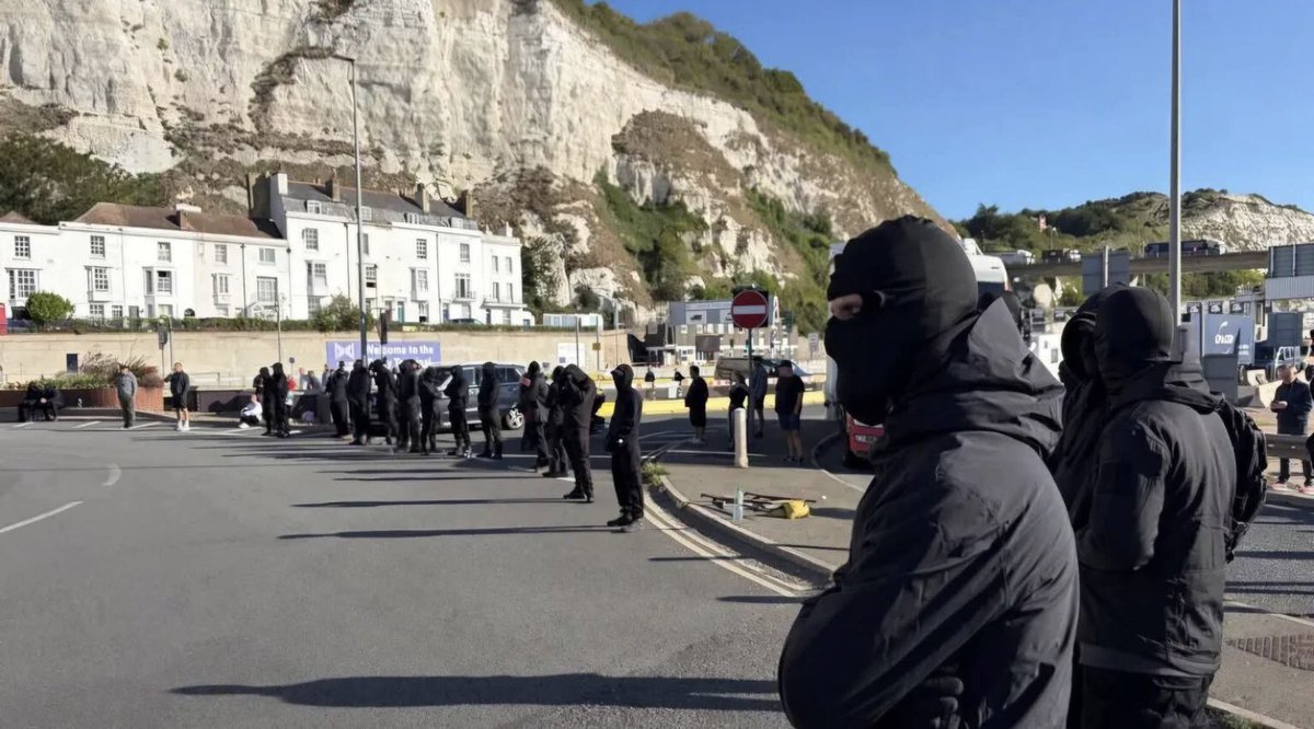 bestcanton7's tweet photo. Masked men, with a history of violence, in masks intimidating people, no arrests made. Older citizens who have led a law abiding life arrested. This is Britain under @UKLabour https://t.co/CTCjI9A9W9