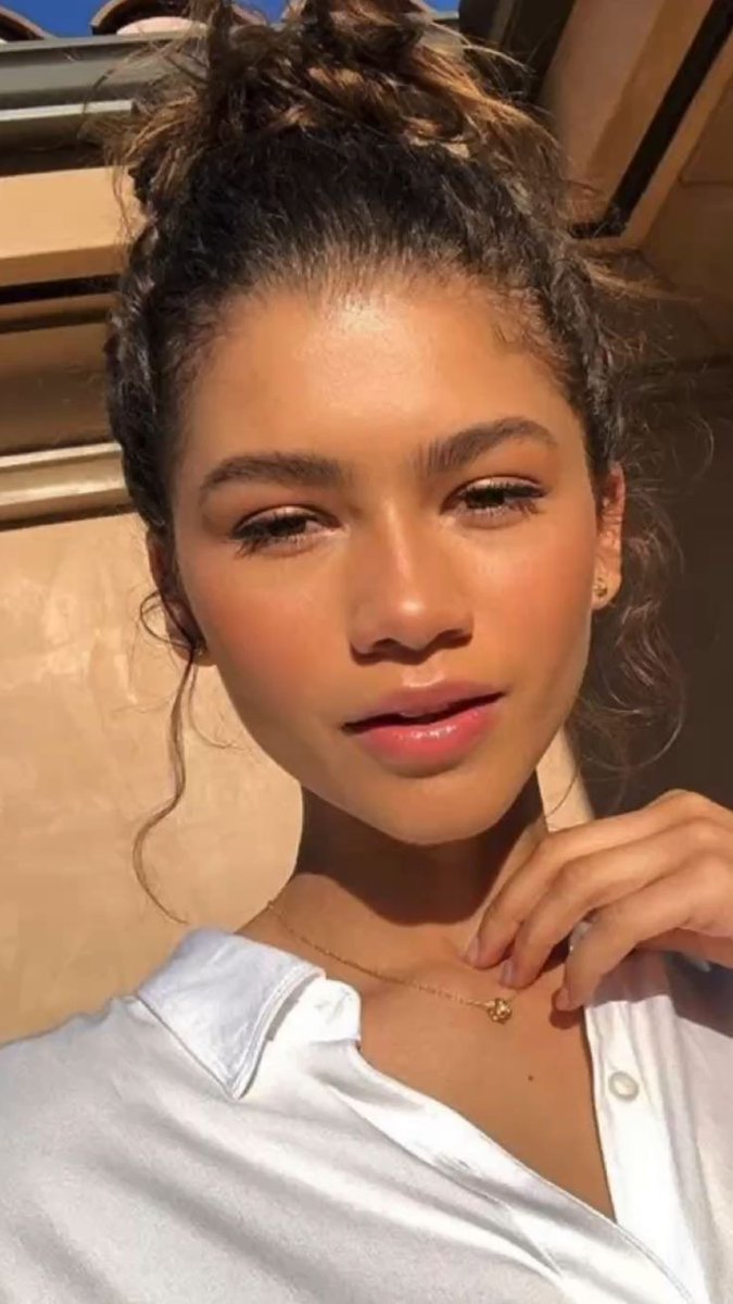 EllaJoneszec's tweet photo. KBalian pasti tau siapa ini 😉🥰est dokter psikolog ku luvv 🥰temenin aku ya dok sama berdamai dengan semua https://t.co/IJL8NWRiJ4