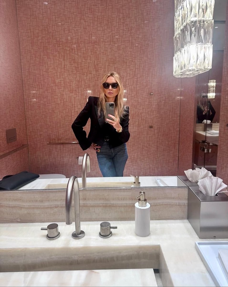 nicolefulleri's tweet photo. Immersed in the world of Dior ✨ From bespoke couture gowns and custom runway-inspired interiors, to hand-selected accessories and vibrant tabletop designs—curating magic for my clients. https://t.co/9OSziIFcYA
