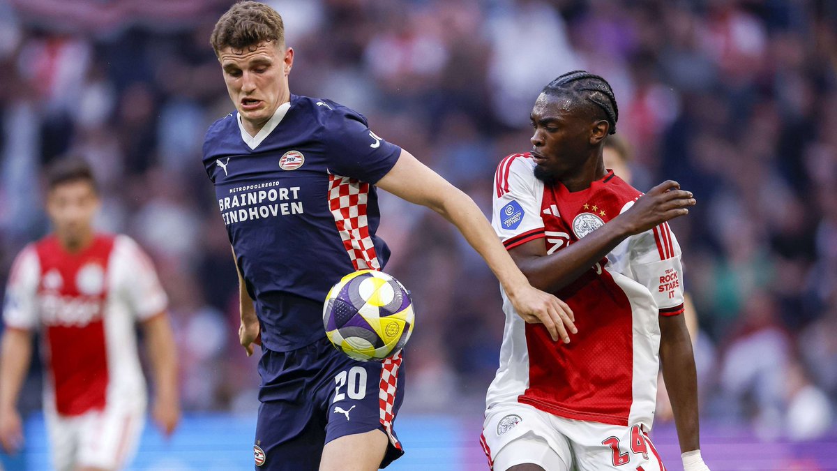 occhipinti583's tweet photo. ⚽️ Vince il PSV a casa dell'Ajax per 1-3: reti di Pepi, Geertruida e Bajraktarević.
✅️ Bosz adesso è primo a +1 sull'AZ Alkmaar che però ha una partita in meno.
.
.
.
#eredivisie #ajax #psv #football https://t.co/ZfmflCukoP