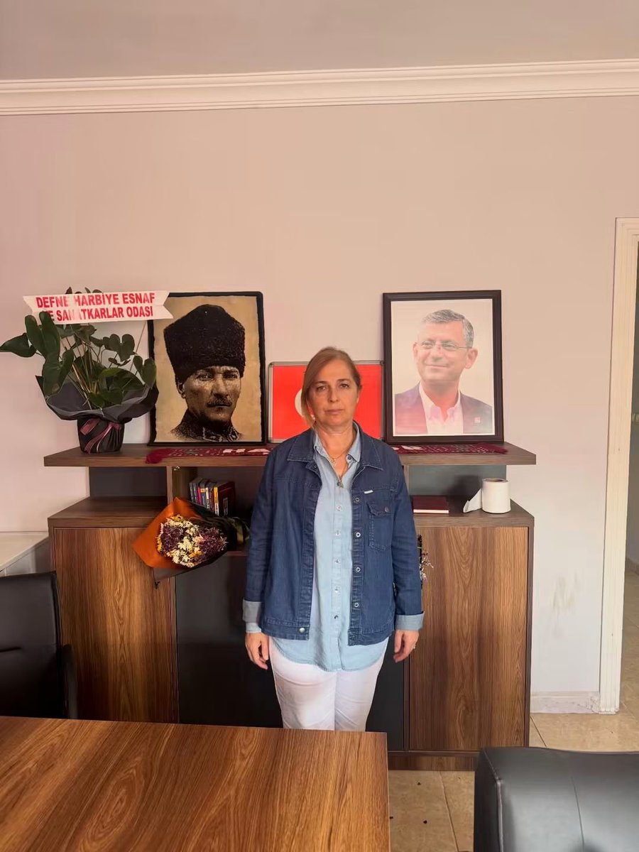 chpfethiyekad's tweet photo. Kıymetli başkanımız Dava arkadaşım,Yeni Parti Hatay İl Kadın Kolları Başkanımız, Sayın, Fedva Çekmecelioğlu nun YENİ Parti Kadın Kolları Genel Başkanlığı, MYK 'sına atanmasını en içten dileklerimle,kutluyorum
​https://t.co/VU706kuL4C

@eczozgurozel
@AsuKaya80TBMM
@YeniPartiKadin_ https://t.co/oQN208BMEK