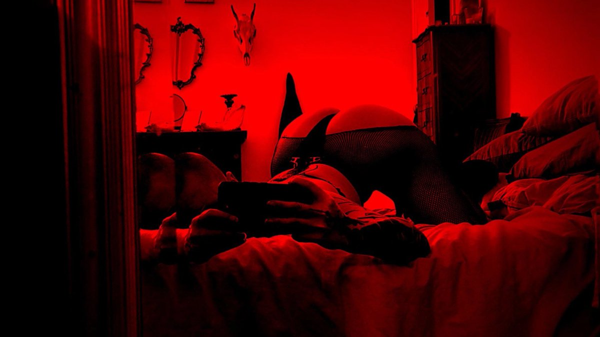 ademimort's tweet photo. bonne nuit bisous https://t.co/rVI1J2vhwG