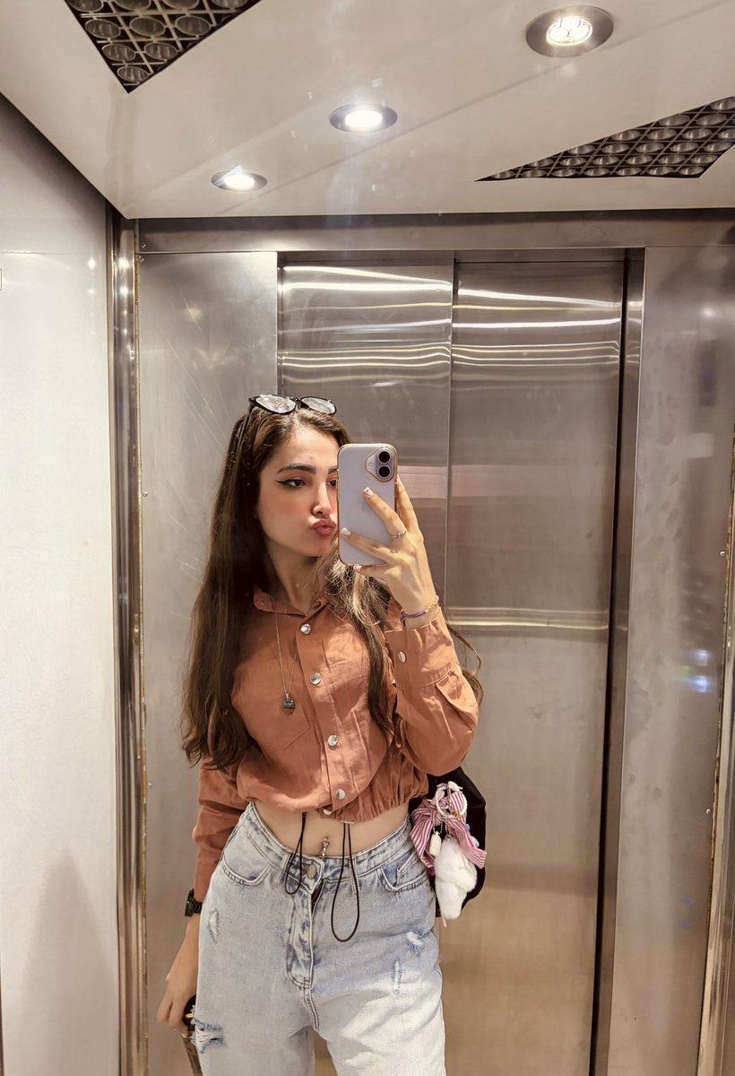 lilaylune's tweet photo. هر بار ناخنامو درست می‌کنم باید برای نازی تولید محتوا کنم چون ناخن کارم دوستمه💓 https://t.co/K7INEFT2vP