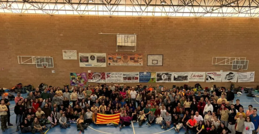 MakkaPakkaPV's tweet photo. Demà, en mi no compteu per a insultar els catalans a Mestalla. València, Catalunya i Aragó som germanes.

La meitat dels que demà insultareu els catalans teniu segurament algun cognom d’origen aragonés o català. I, segurament, molts dels que hui odieu simplement per ser catalans https://t.co/o4faQ2L01t