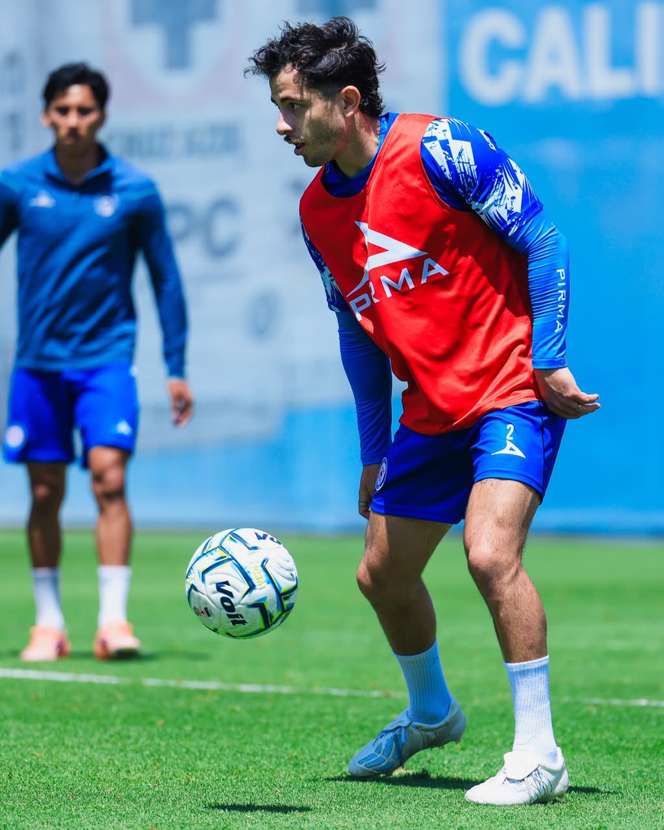 CruzAzul's tweet photo. LISTOS PARA ENFRENTAR A SANTOS. 💙🚂 https://t.co/4uBqu6S2zd
