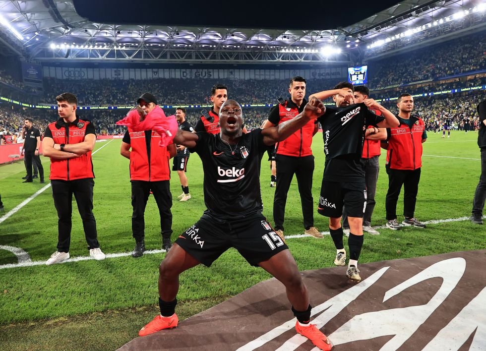 HaberKartali's tweet photo. Kadıköy'de şov yaptı.

JR Olaitan. 💥 https://t.co/EKmShaCEDQ