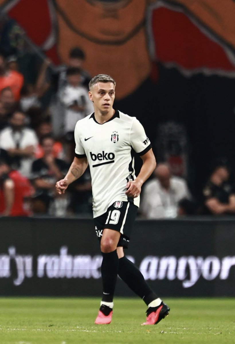 tello893's tweet photo. @Besiktas @mislicom En büyük o mu bilmiyorum ama çok büyük 🦅 https://t.co/P1rF1jQCab