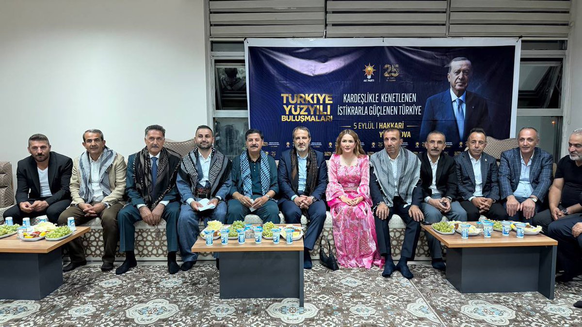 Akgencyova's tweet photo. 📍 YÜKSEKOVA

Türkiye Yüzyılı Buluşmaları kapsamında Gençlik Buluşmamızı; 

İstanbul Milletvekilimiz Sayın Azmi EKİNCİ, İl Başkan Vekilimiz Sayın Mehmet YOLDAŞ, Önceki Dönem İl Başkanımız Sayın Emrullah GÜL, İlçe Başkanımız Sayın Burhan YAŞAR ve Gençlik Kolları Başkanımız Sayın Servet Kürşat AKKURT’un katılımlarıyla gerçekleştirdik.

Yüksekova’mızın gençleriyle huzuru, kardeşliği ve geleceği konuştuk.

Gençlerimiz artık geleceğe güvenle bakıyor; eğitimde, bilimde ve üretimde kendine güçlü bir yol çiziyor.

Yüksekova’mız huzurun, kardeşliğin ve gençliğin şehri olarak geleceğe emin adımlarla ilerliyor.

Cumhurbaşkanımız Sayın Recep Tayyip ERDOĞAN’ın gençlere duyduğu güvenle, biz hazırız, biz kararlıyız.

Yüksekova’nın gençliğiyle Türkiye Yüzyılı’na yürüyoruz. 
@Akparti 
@RTErdogan 
@abuyukgumus 
@avyusufibis 
@MustafaAlkayis 
@azmiekinci34