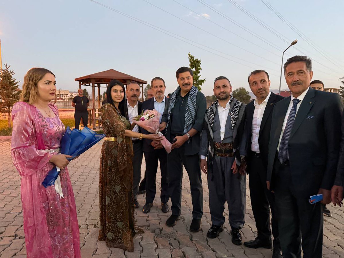 Akgencyova's tweet photo. 📍 YÜKSEKOVA

Türkiye Yüzyılı Buluşmaları kapsamında Gençlik Buluşmamızı; 

İstanbul Milletvekilimiz Sayın Azmi EKİNCİ, İl Başkan Vekilimiz Sayın Mehmet YOLDAŞ, Önceki Dönem İl Başkanımız Sayın Emrullah GÜL, İlçe Başkanımız Sayın Burhan YAŞAR ve Gençlik Kolları Başkanımız Sayın Servet Kürşat AKKURT’un katılımlarıyla gerçekleştirdik.

Yüksekova’mızın gençleriyle huzuru, kardeşliği ve geleceği konuştuk.

Gençlerimiz artık geleceğe güvenle bakıyor; eğitimde, bilimde ve üretimde kendine güçlü bir yol çiziyor.

Yüksekova’mız huzurun, kardeşliğin ve gençliğin şehri olarak geleceğe emin adımlarla ilerliyor.

Cumhurbaşkanımız Sayın Recep Tayyip ERDOĞAN’ın gençlere duyduğu güvenle, biz hazırız, biz kararlıyız.

Yüksekova’nın gençliğiyle Türkiye Yüzyılı’na yürüyoruz. 
@Akparti 
@RTErdogan 
@abuyukgumus 
@avyusufibis 
@MustafaAlkayis 
@azmiekinci34