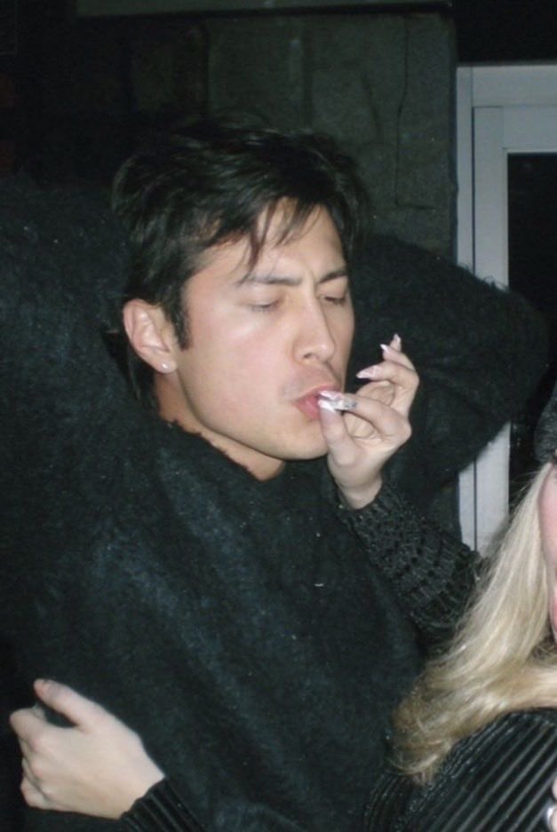 ROZYOMENS's tweet photo. (i’ve never smoked a cigarette in my life) https://t.co/hCdOepy5Ks