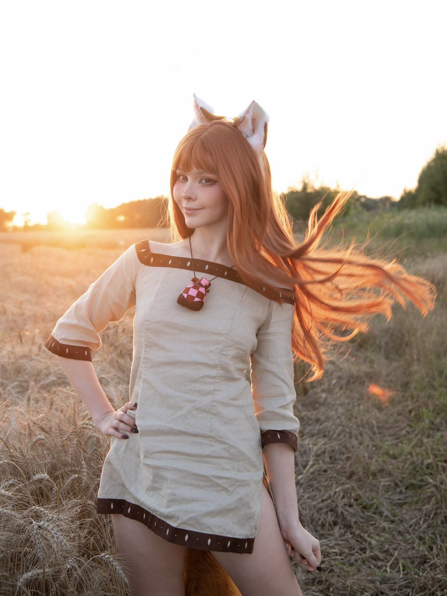 tsukiidess's tweet photo. my Holo cosplay https://t.co/gyDDAMQmlC