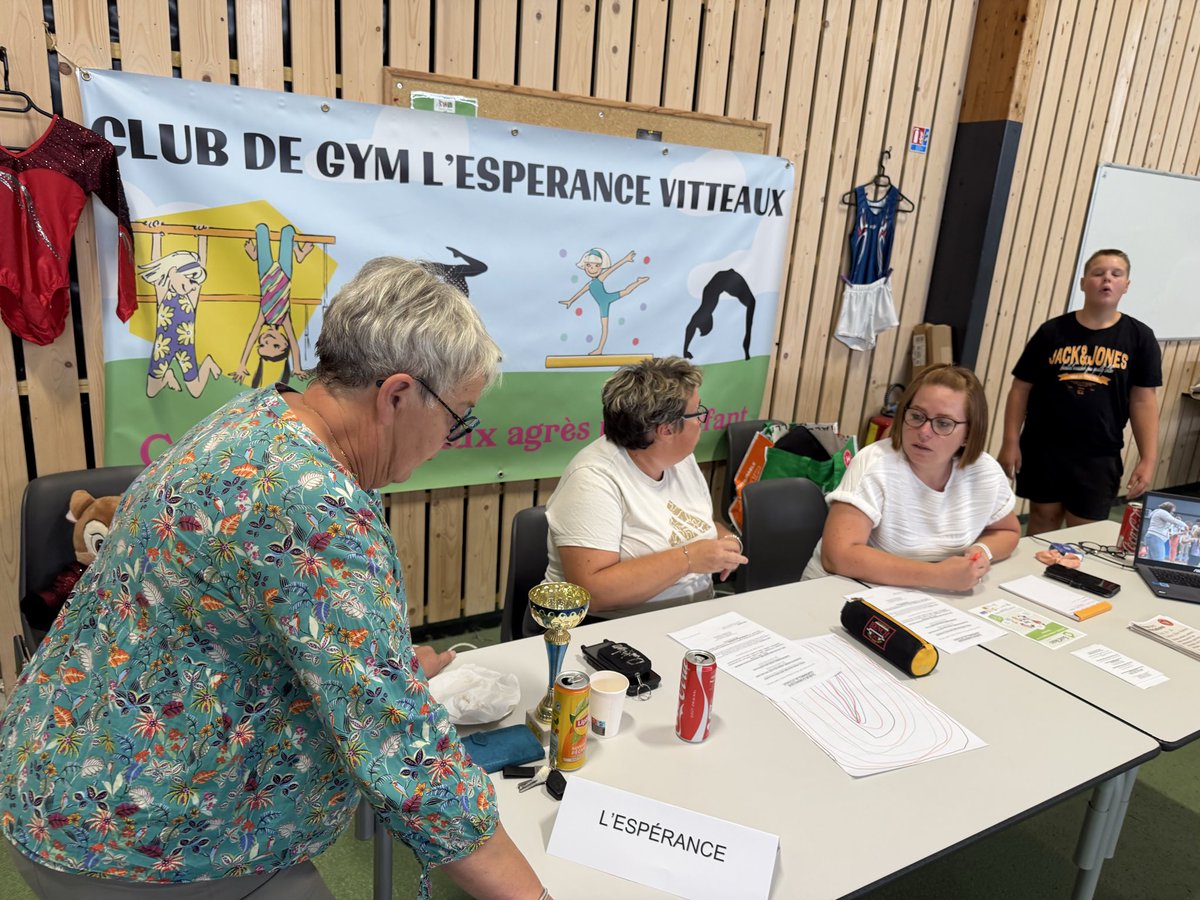 Sauvadet's tweet photo. Forum des associations à #Vitteaux. Témoin de la vitalité du tissu associatif dans nos territoires ruraux.
Le @CD_CotedOr est aux côtés des associations avec le fonds d’aide à la vie associative et avec notre guide « Mon Asso #CôtedOr » https://t.co/mK5EIWV1i0