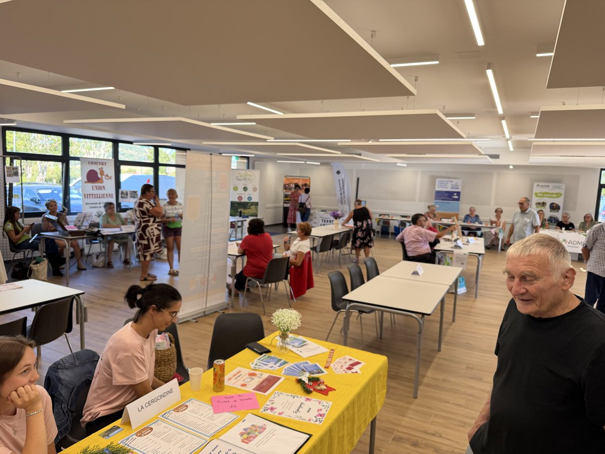 Sauvadet's tweet photo. Forum des associations à #Vitteaux. Témoin de la vitalité du tissu associatif dans nos territoires ruraux.
Le @CD_CotedOr est aux côtés des associations avec le fonds d’aide à la vie associative et avec notre guide « Mon Asso #CôtedOr » https://t.co/mK5EIWV1i0