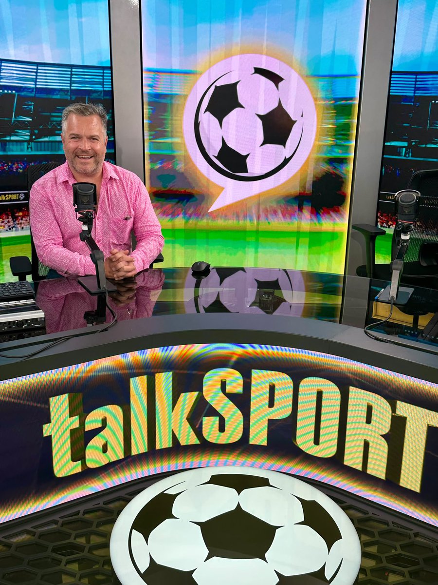 tsExtraTime's tweet photo. ⚡️WE GO AGAIN!⚡️

📻📡 @BenAFletcher 0100-0500

🎚️🤝🏻@MarkyTalk @StuartArmour

🚨 0115 @SJohnsonSport Tops
🎵 0215 One Second Wonder
🎸0230 ‘Across the Universe’ @SMTaylorauthor #thebeatles 
⚽️ 0315 Non League @JonCouch_NLP
📚 0330 ‘Cary On Ageing’ 
🗞️ 0415 @sweirz Backs https://t.co/dnTx1BMRgG