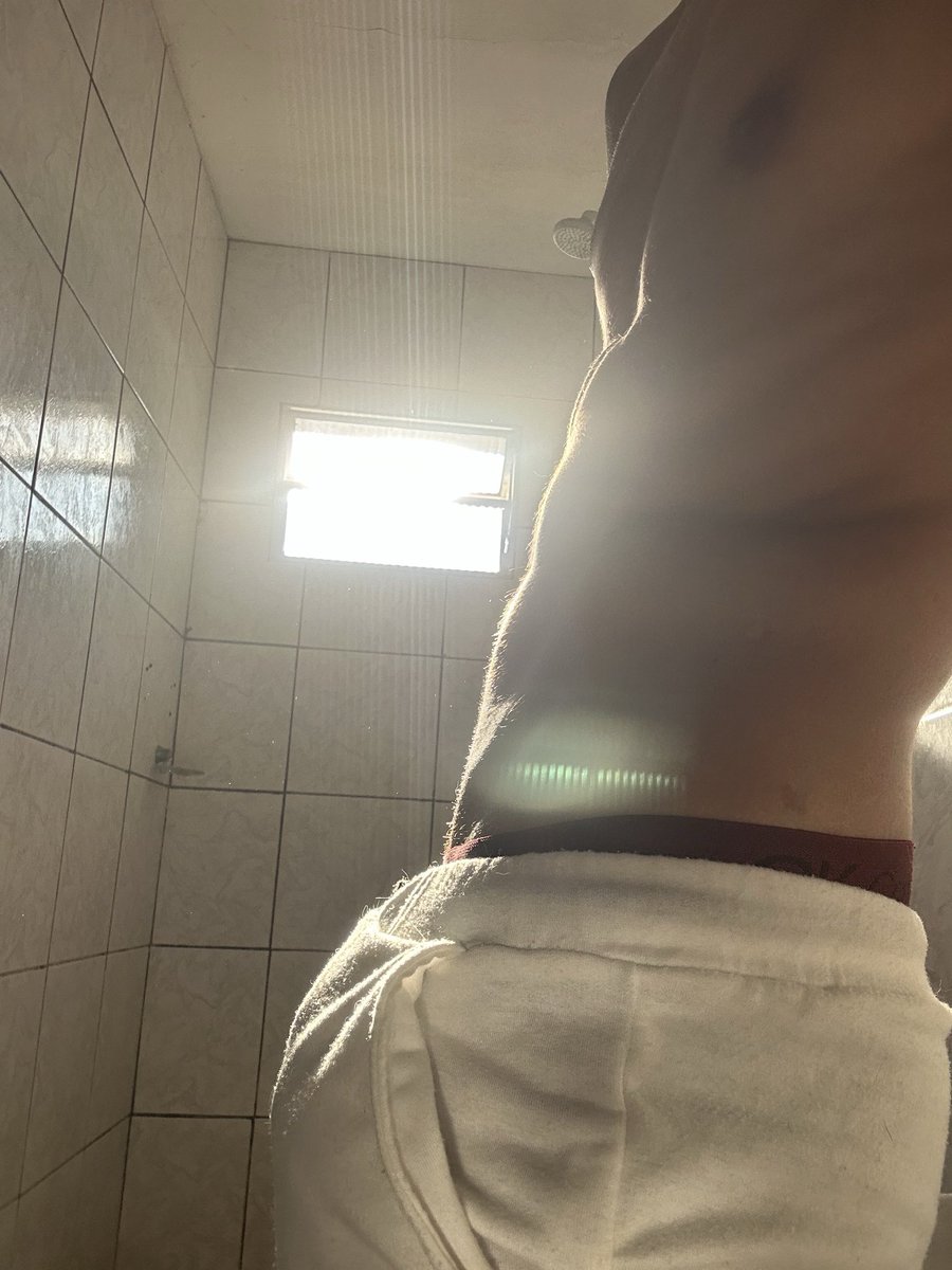 unknow3402421's tweet photo. oi https://t.co/fNtYdbI1g0