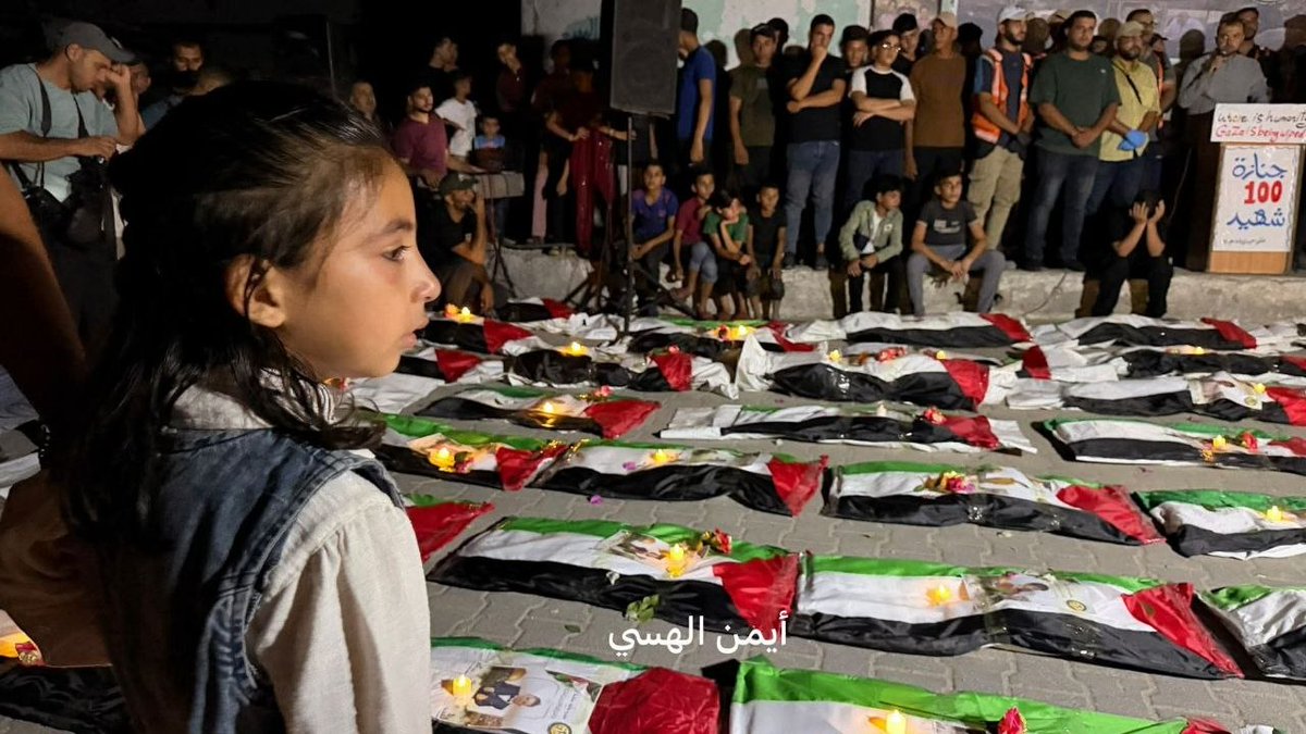 maslamah07PS's tweet photo. تشييع الجثامين الطاهرة لمائة شهيد وجد رفاتهم تحت انقاض غزة المكلومة.. ترونها محض جنازة ولكنها لكل قريب، وداع أليم ما تبقى من أب وأم وأخ وأخ وزوج وزوجة وصاحب وصديق..

فحسبنا الله ونعم الوكيل..

#GazaGenocide https://t.co/1msJAlT0OM