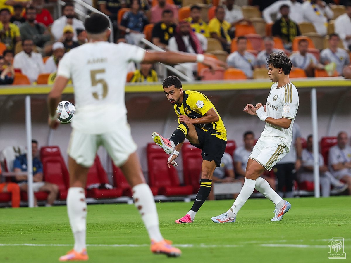 NEWSTeN4's tweet photo. الاتحاد يفوز على النصر في قمة الدوري السعودي للمحترفين دوري روشن في مشوار الفريق للدفاع عن اللقب.
#اتحاد #جدة #النصر https://t.co/hFQmRMuzs8