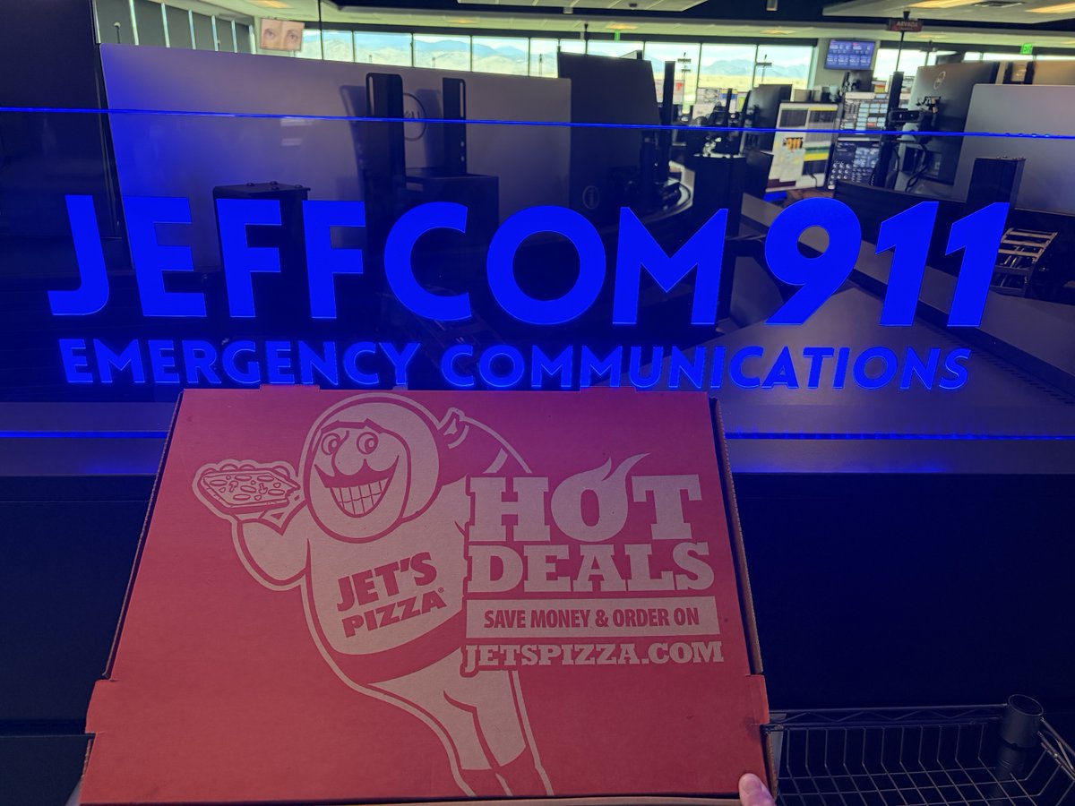 jeffcom911co's tweet photo. ๐Thank you to Woody's Wood-Fired Pizza and Jet's Pizza for donating delicious food to help us celebrate National Cheese Pizza Day!!!๐ง
#jetspizza #woodysgolden #cheesepizza https://t.co/vcqKW6cYXm