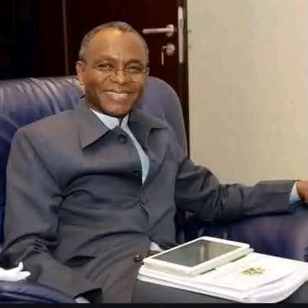 Pharmacio001's tweet photo. On July 2003. El-Rufai was FCT Minister rebuilding Abuja. CG Musa was a Major, 2ic of 195 Battalion.

One was governing millions. The other was in the barracks.

So I won’t respond to his claims. When it comes to service, El-Rufai is not his mate. Musa don’t know what governance is. 

Shafiu Balarabe.