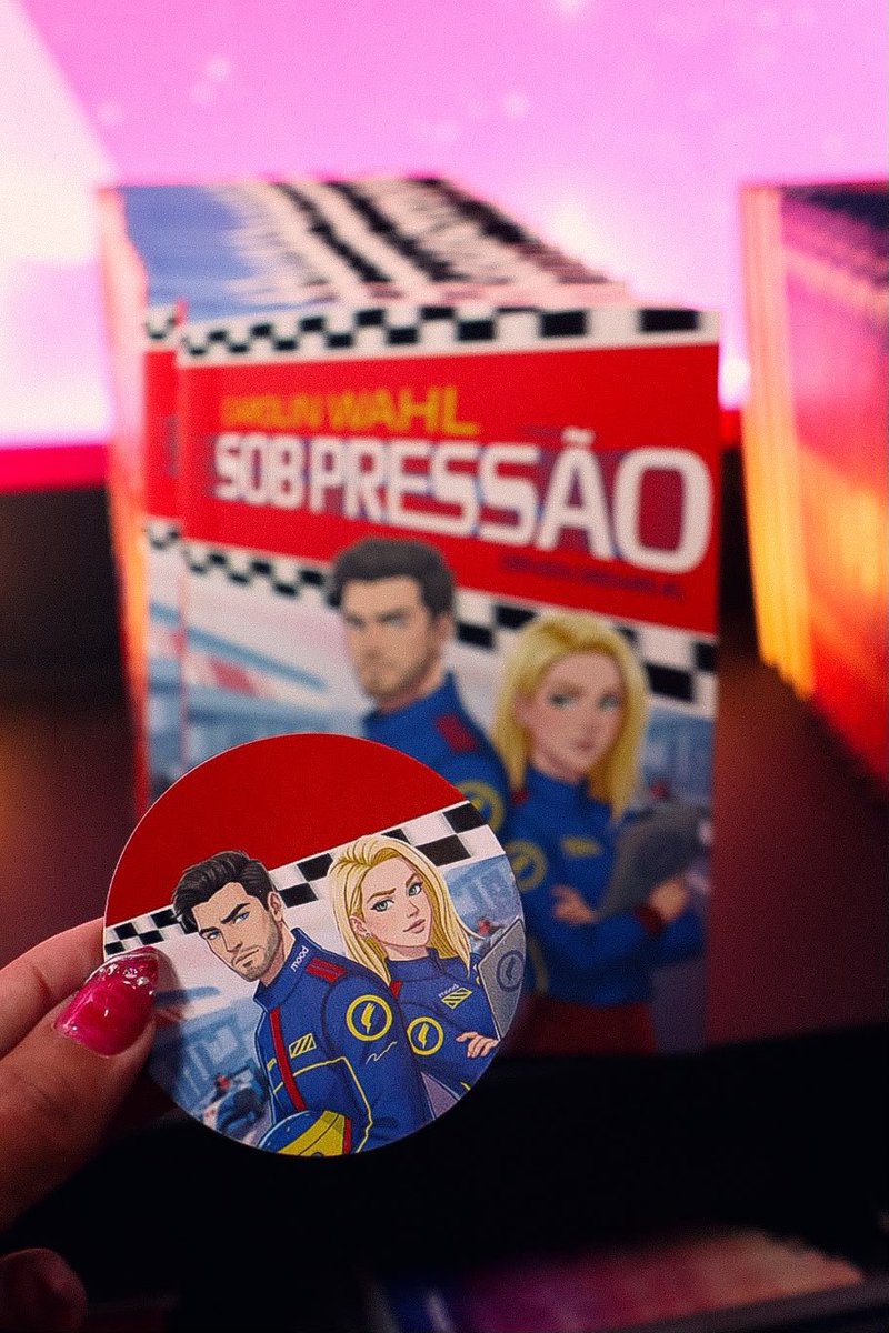 editoramood's tweet photo. eu amo/sou obcecada por esses!! já tô usando o meu photocard 💅 https://t.co/aeOJwzxsh5