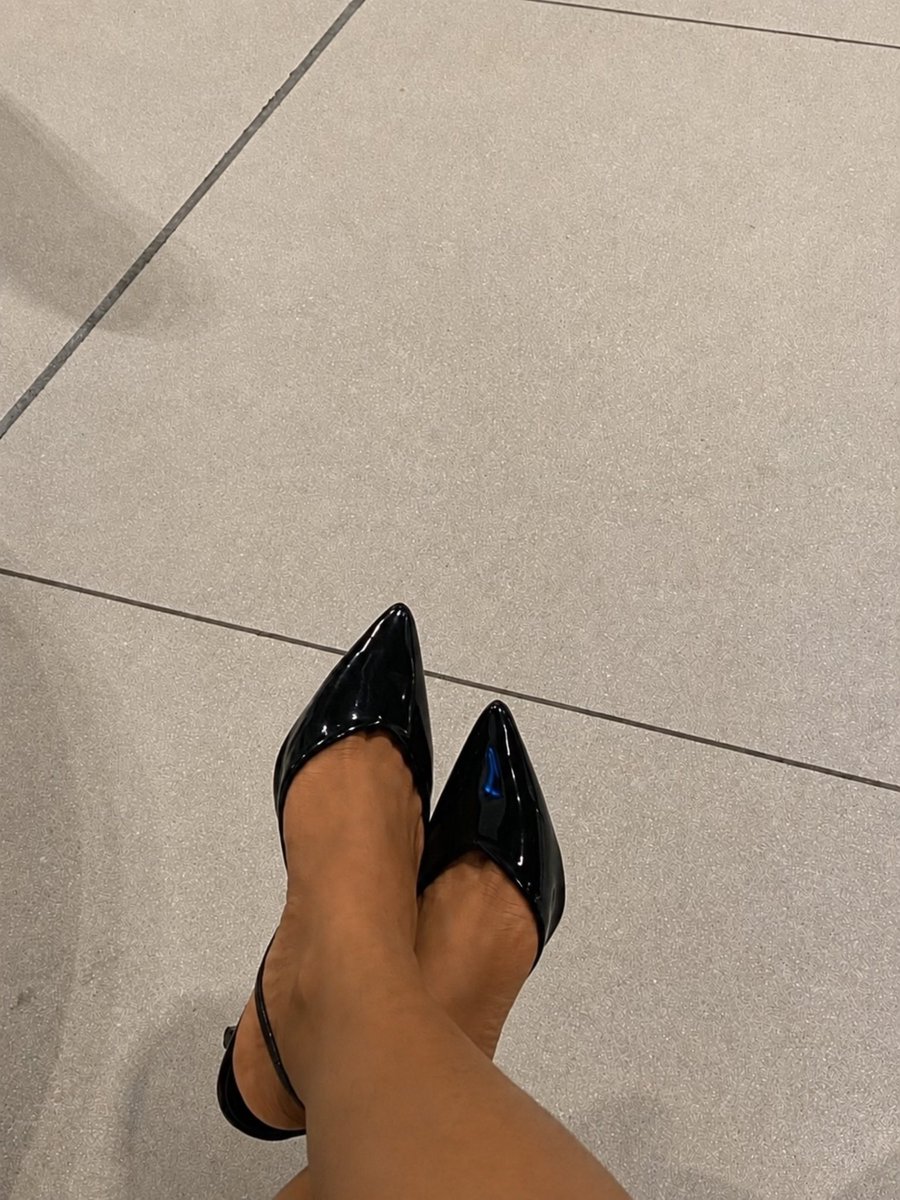 Confydens6's tweet photo. I went on a “solo date”.

After having a good personal time, it was time to go.

I took the wrong way and had to find my way out.

So I asked one of the security guys for direction.

He said…

“Okay, where did you park ma’am? Up or down way?

Dear Lord, is this a sign? 😩 https://t.co/mWJYtRyX47