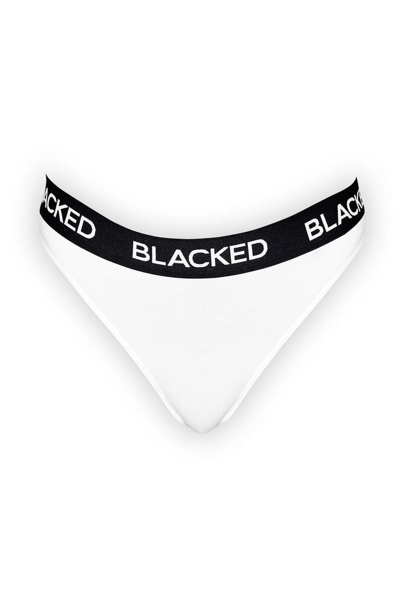 2BLACKED_'s tweet photo. Ya en su habitación, se desharía de su uniforme no sin antes ella también tener una sorpresa para el. 

“Yo también se cosas sobre ti 9S… Se que te gustan este tipo de cosas.” 

Se quitaba su falda, dejándolo ver su nuevo calzón. https://t.co/VefX9PFAKe