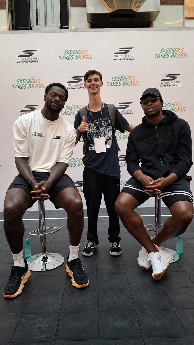 hoopnets_'s tweet photo. hoje tive o prazer de conhecer o nebacetin pessoalmente. moleque muito gente boa, coraçãozão e energia pura.

mais um dos amigos que a nbatt me deu (eu que tirei essa foto). https://t.co/xgeewqS2r8