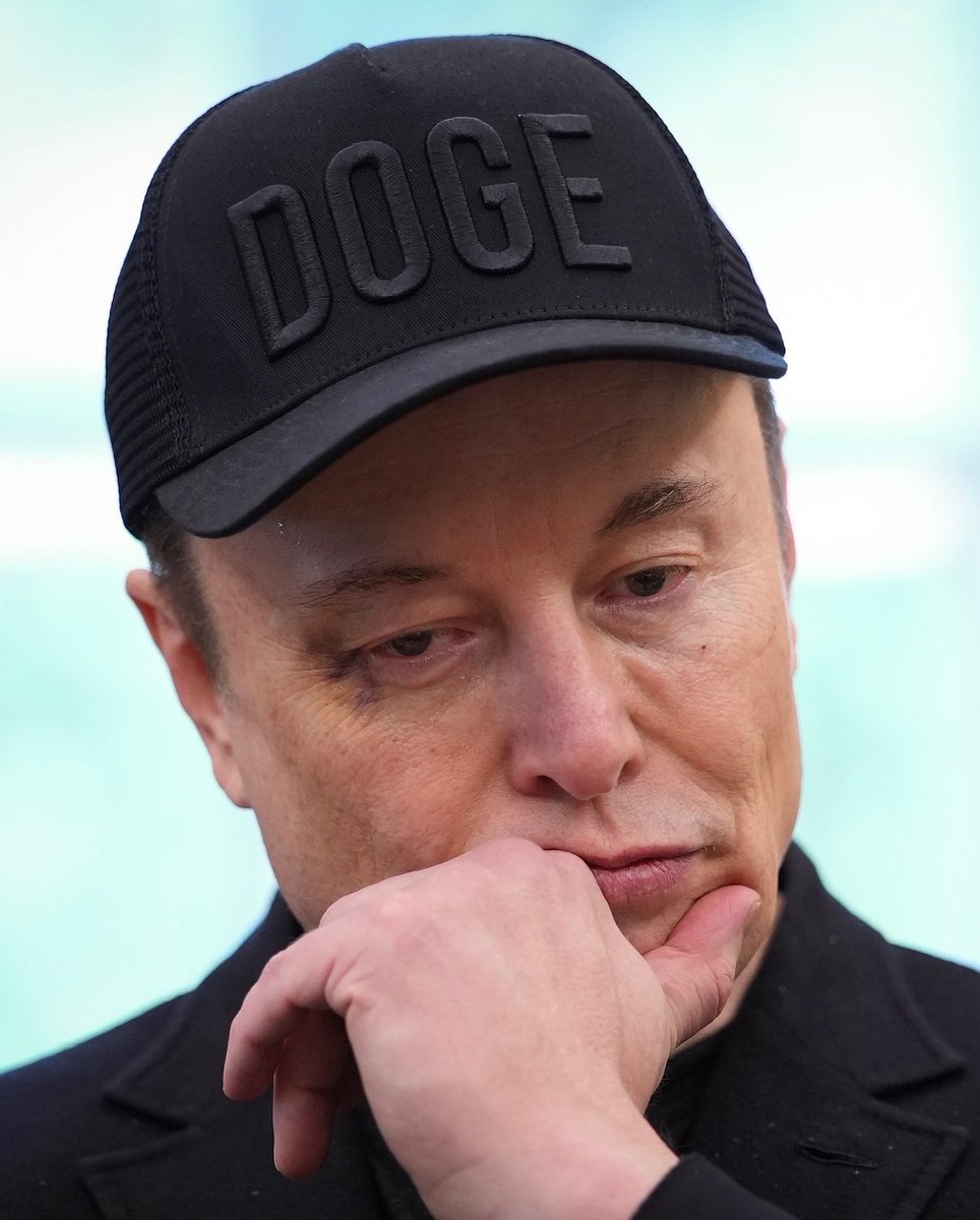 WatcherGuru's tweet photo. JUST IN: Elon Musk says he does not have a "big pile of cash."

"I have stock in SpaceX and Tesla." https://t.co/x5fnAw2f3g